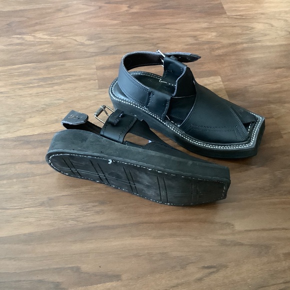 NWOT black platform sandals - Picture 4 of 5
